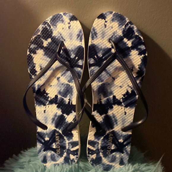 Old Navy Shoes - BRAND NEW WOMANS SANDALS SZIE 9! NWT. SMOKE FREE HOME!